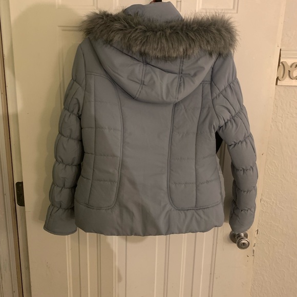 ❄️Women’s Gray Coat w/Fur Hood - Picture 2 of 5